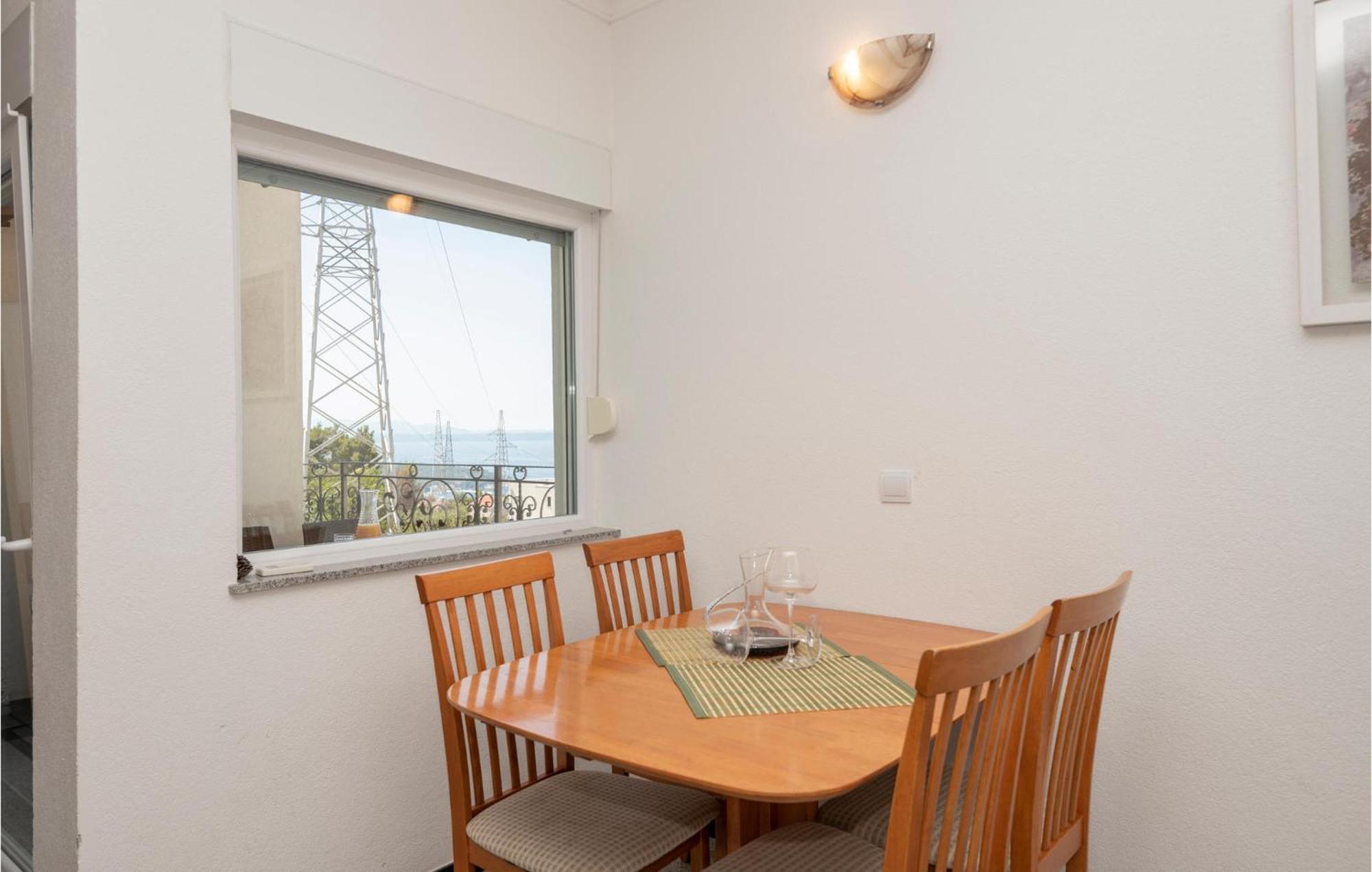 1 Bedroom Stunning Apartment In Makarska Exterior photo