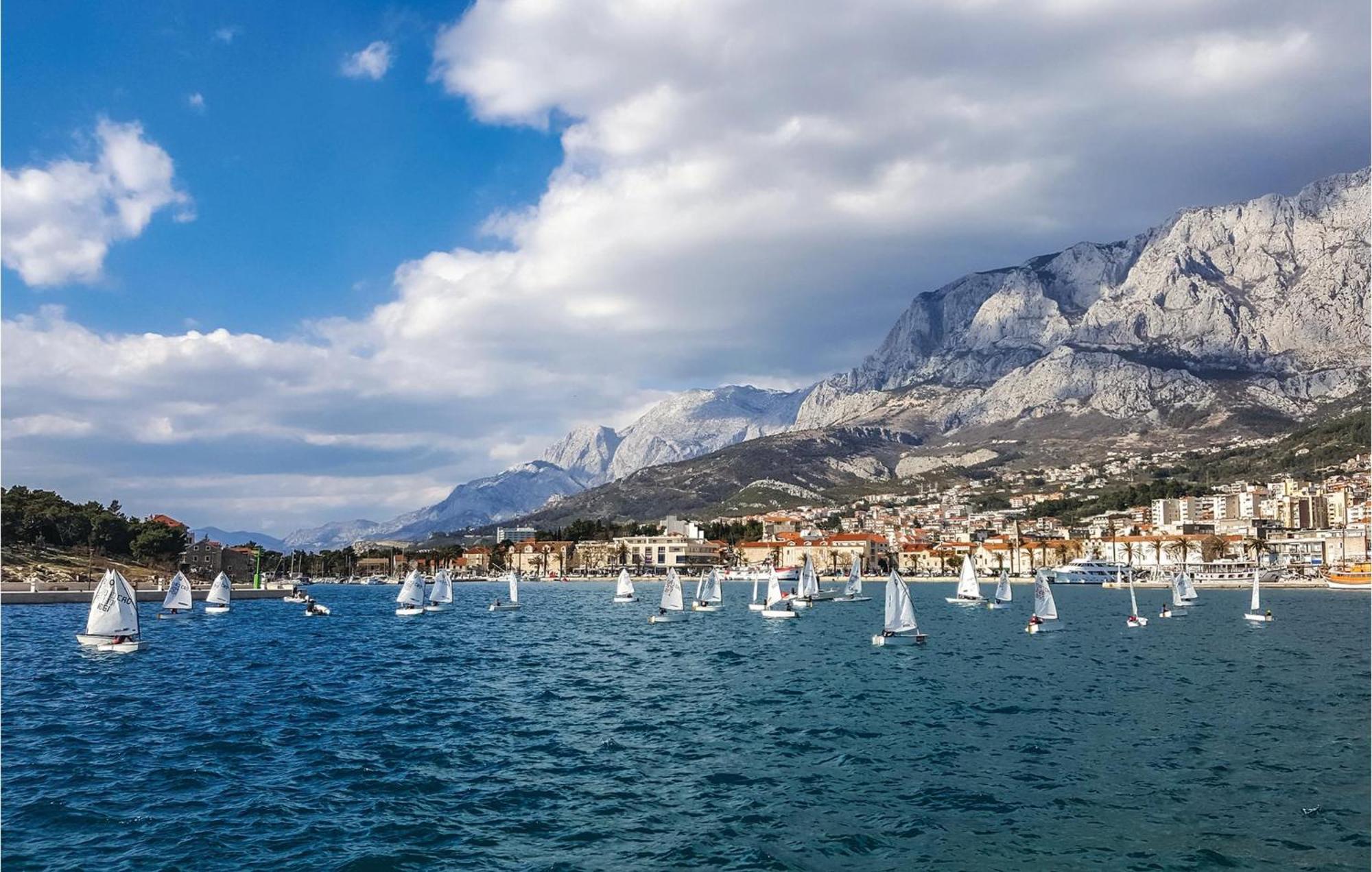 1 Bedroom Stunning Apartment In Makarska Exterior photo