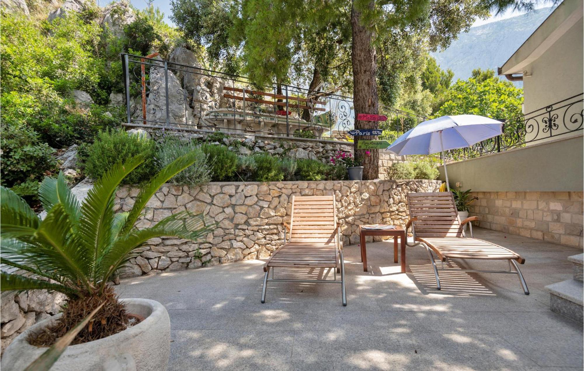 1 Bedroom Stunning Apartment In Makarska Exterior photo