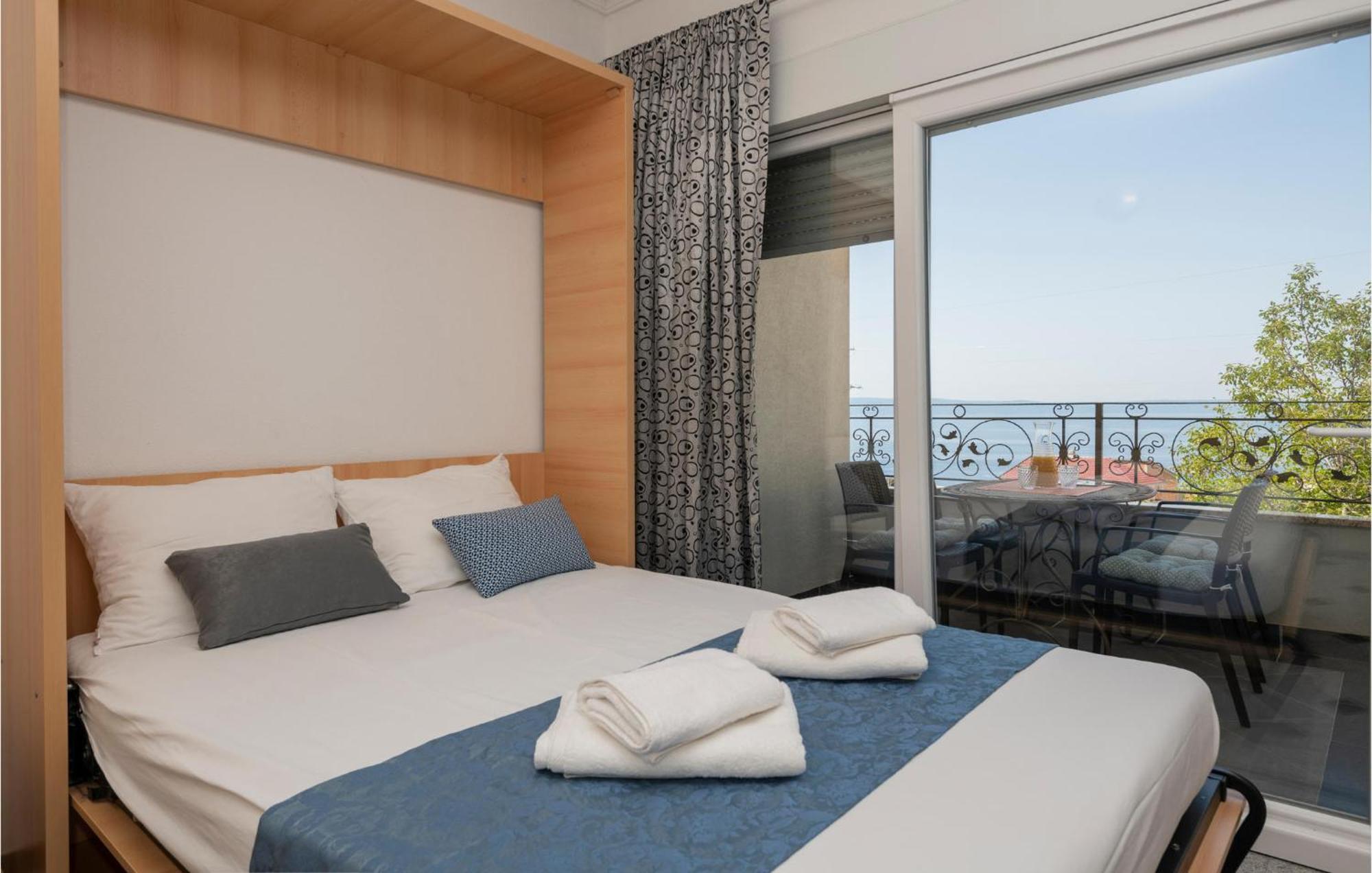 1 Bedroom Stunning Apartment In Makarska Exterior photo