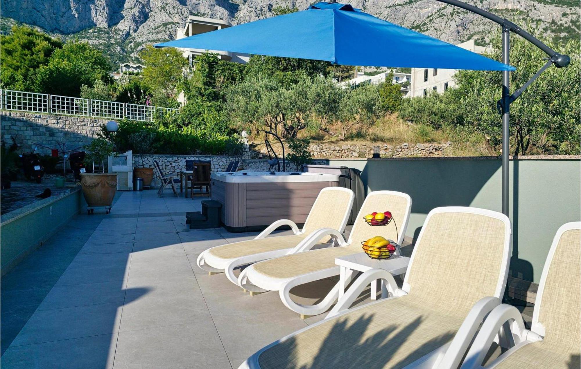 1 Bedroom Stunning Apartment In Makarska Exterior photo